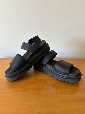 Dr Martens Voss Black Leather Platform Doc Strappy Sandal Women Size 8 US Grunge